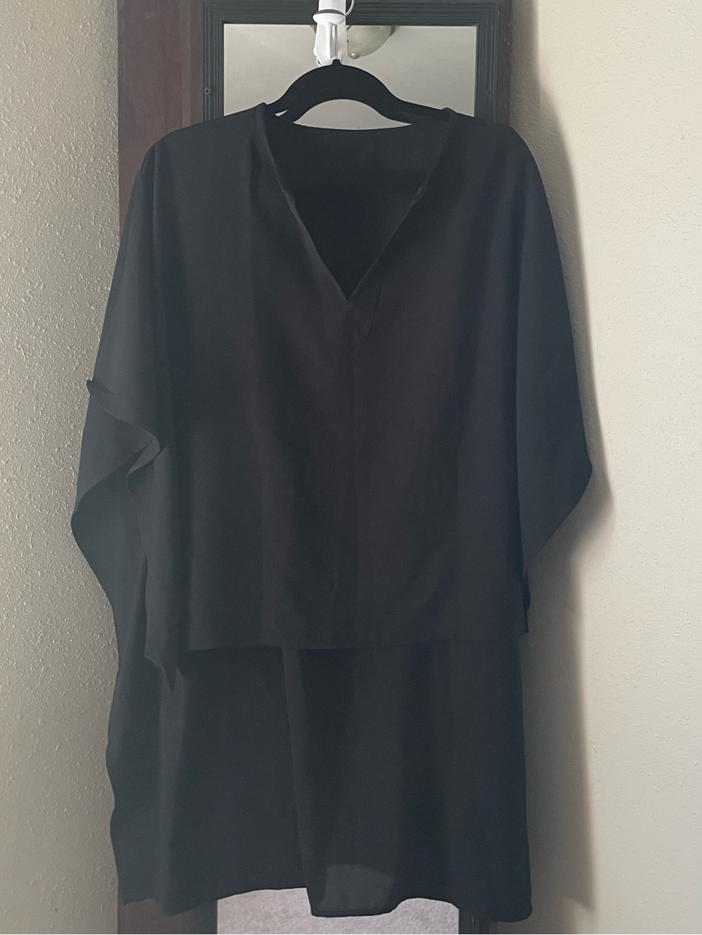 Women's Black V-Neck Lightweight high low top. Size medium